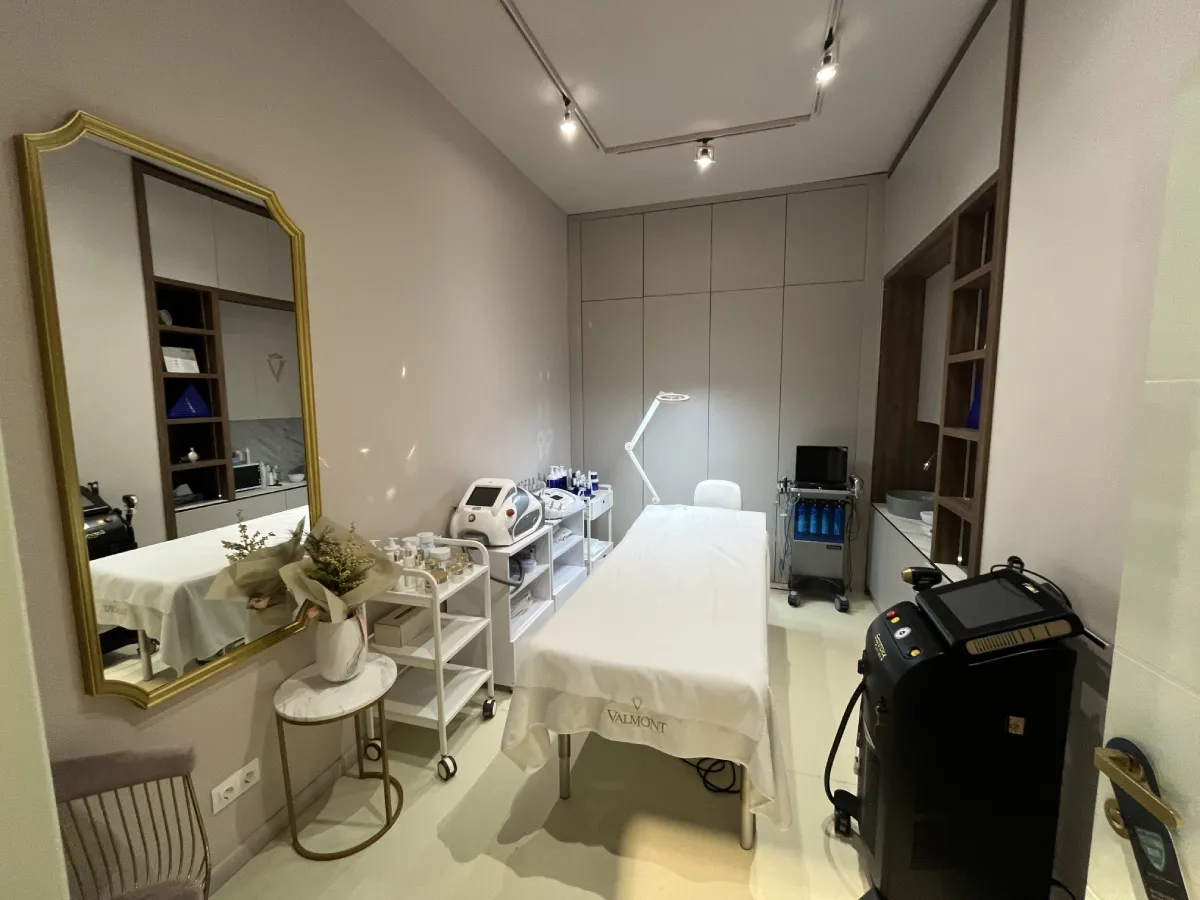 Advanced IPL skin treatment with medical-grade technology at Beverly Hills Beauty Vienna